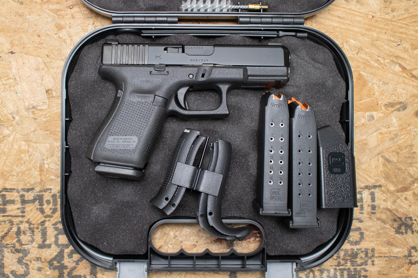 GLOCK 19 Gen5 9mm New In Box, Unissued Police Trade-In Pistol with Night Sights